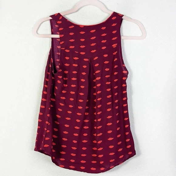 Anthropologie Maeve Burgundy Sleeveless Lips Print Sweetheart Blouse Top Size 0 - Picture 3 of 9